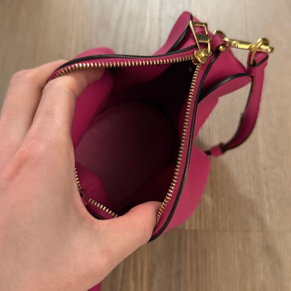Loewe magenta elephant leather crossbody bag - Picture 7 of 8